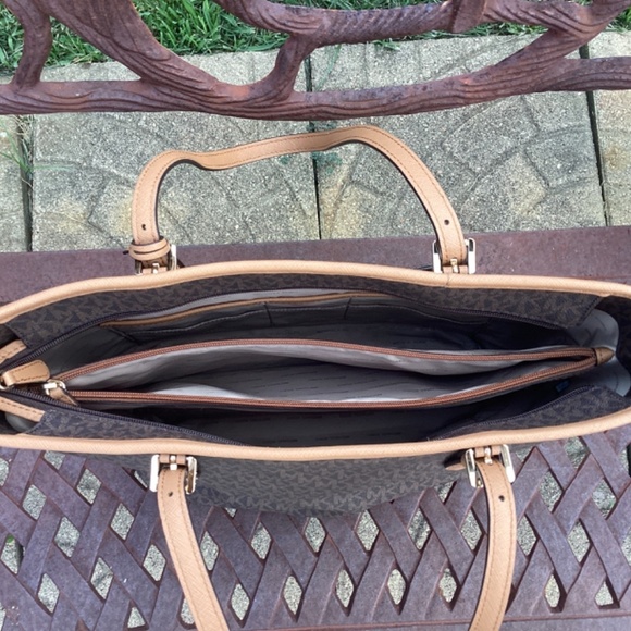 Michael Kors Jet Set Monogram Coated Canvas Brown Double Handle Large Tote Bag - Picture 8 of 9
